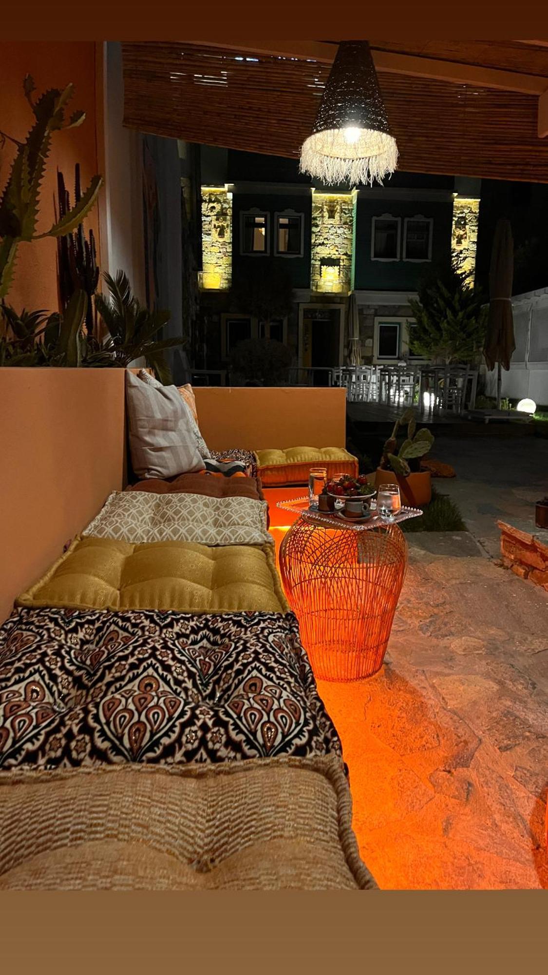 Posthane Hotel Бозджаада Екстериор снимка