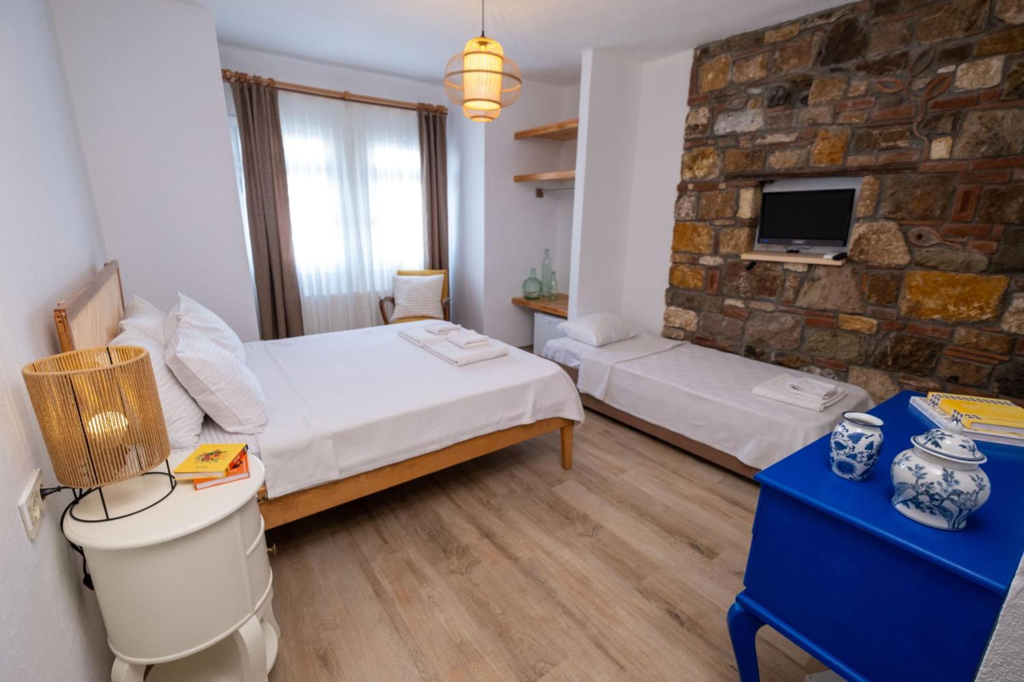 Posthane Hotel Бозджаада Екстериор снимка