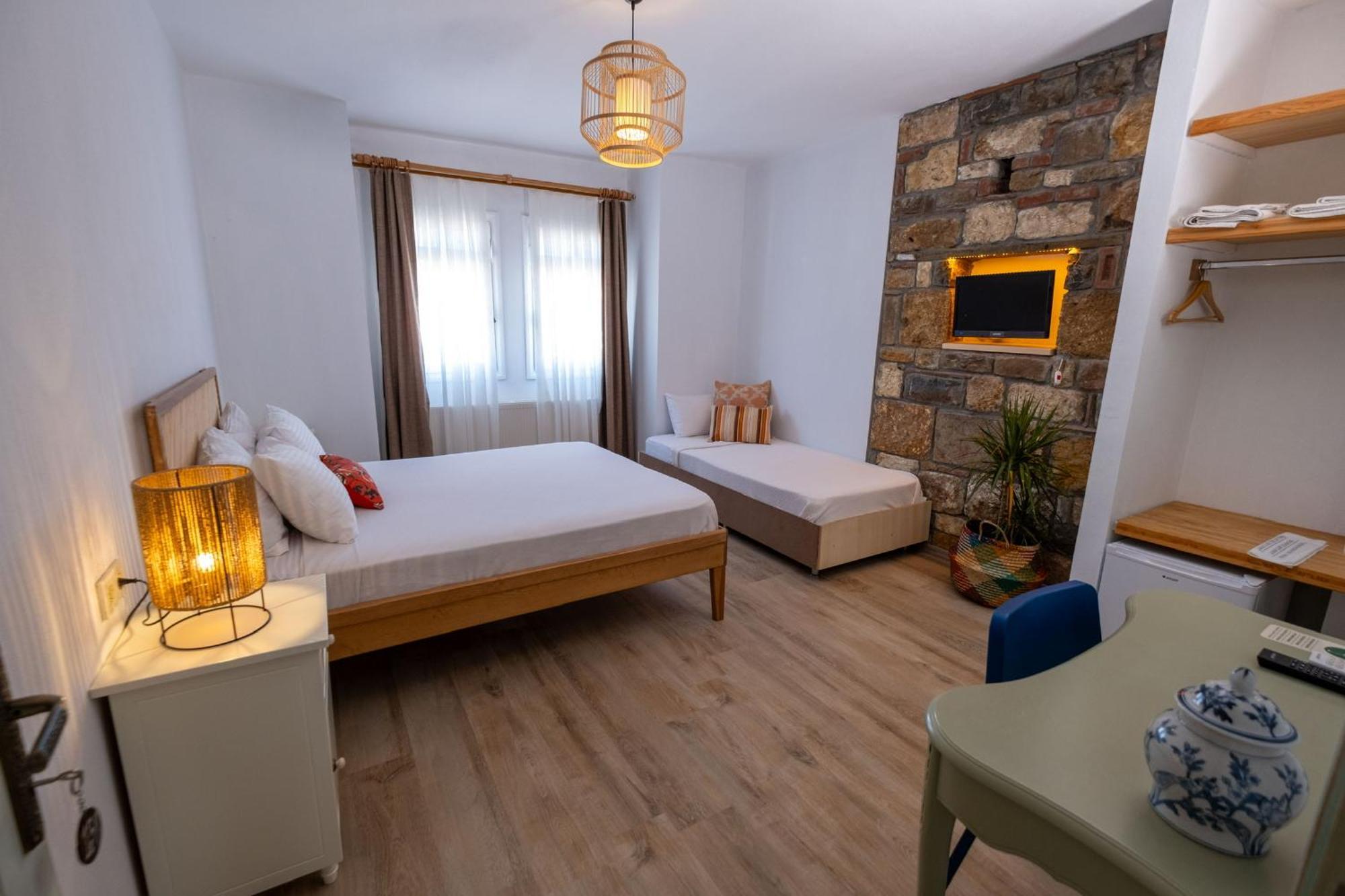 Posthane Hotel Бозджаада Екстериор снимка