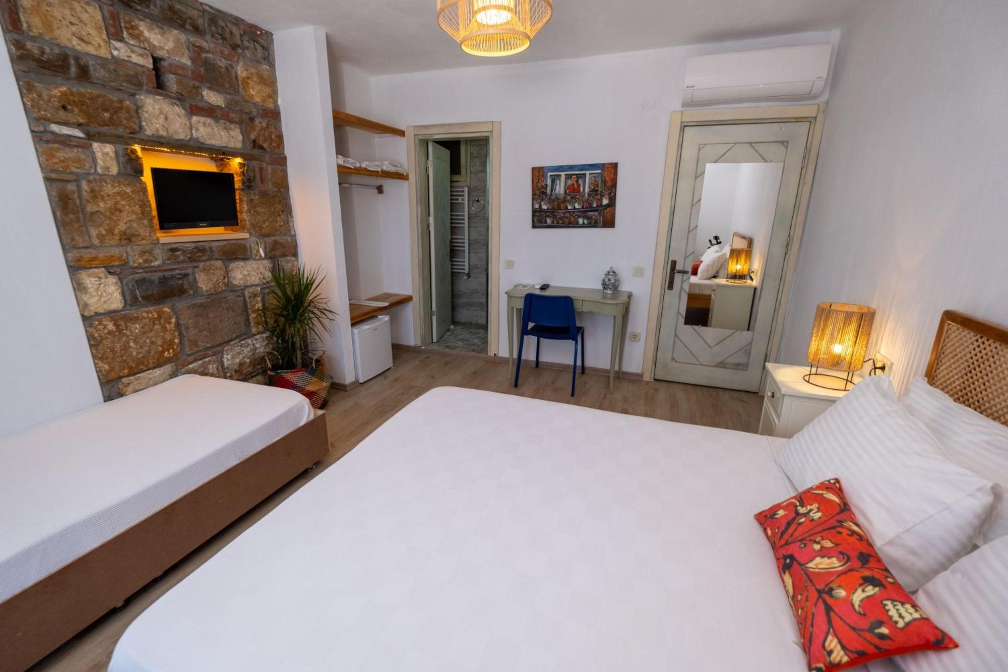 Posthane Hotel Бозджаада Екстериор снимка