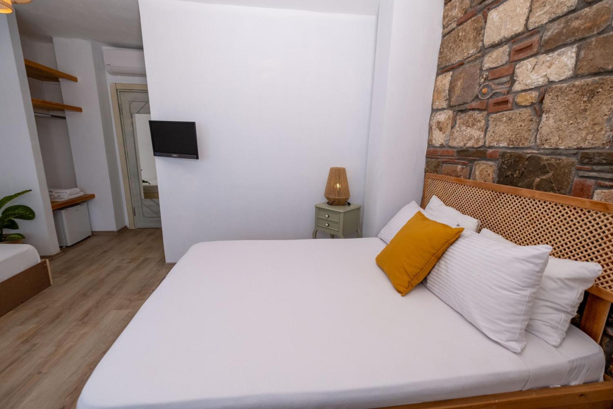 Posthane Hotel Бозджаада Екстериор снимка