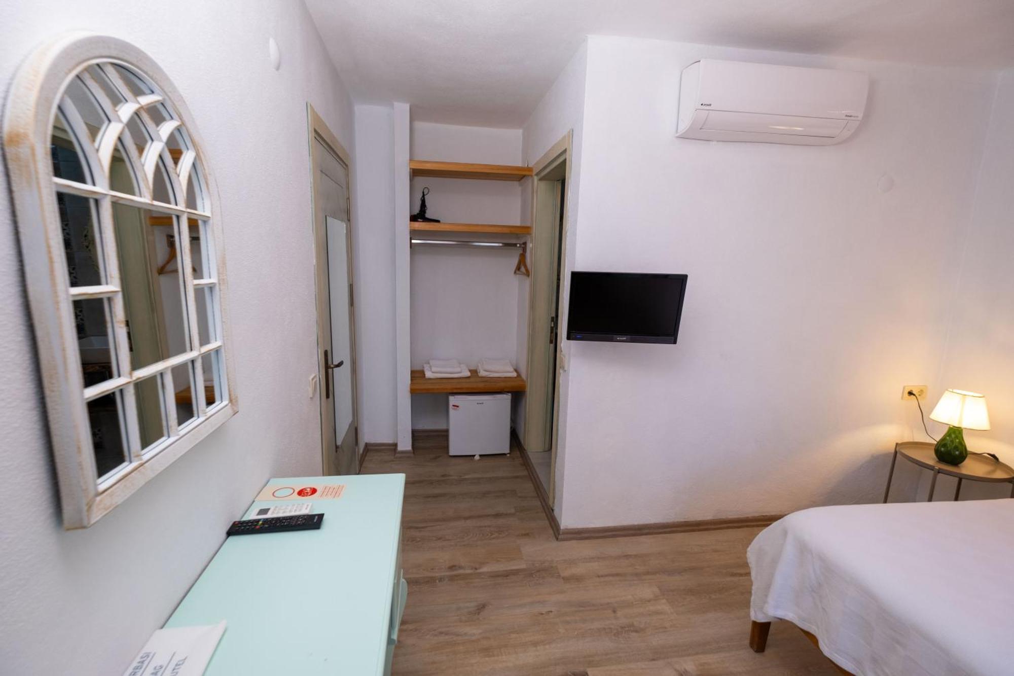 Posthane Hotel Бозджаада Екстериор снимка