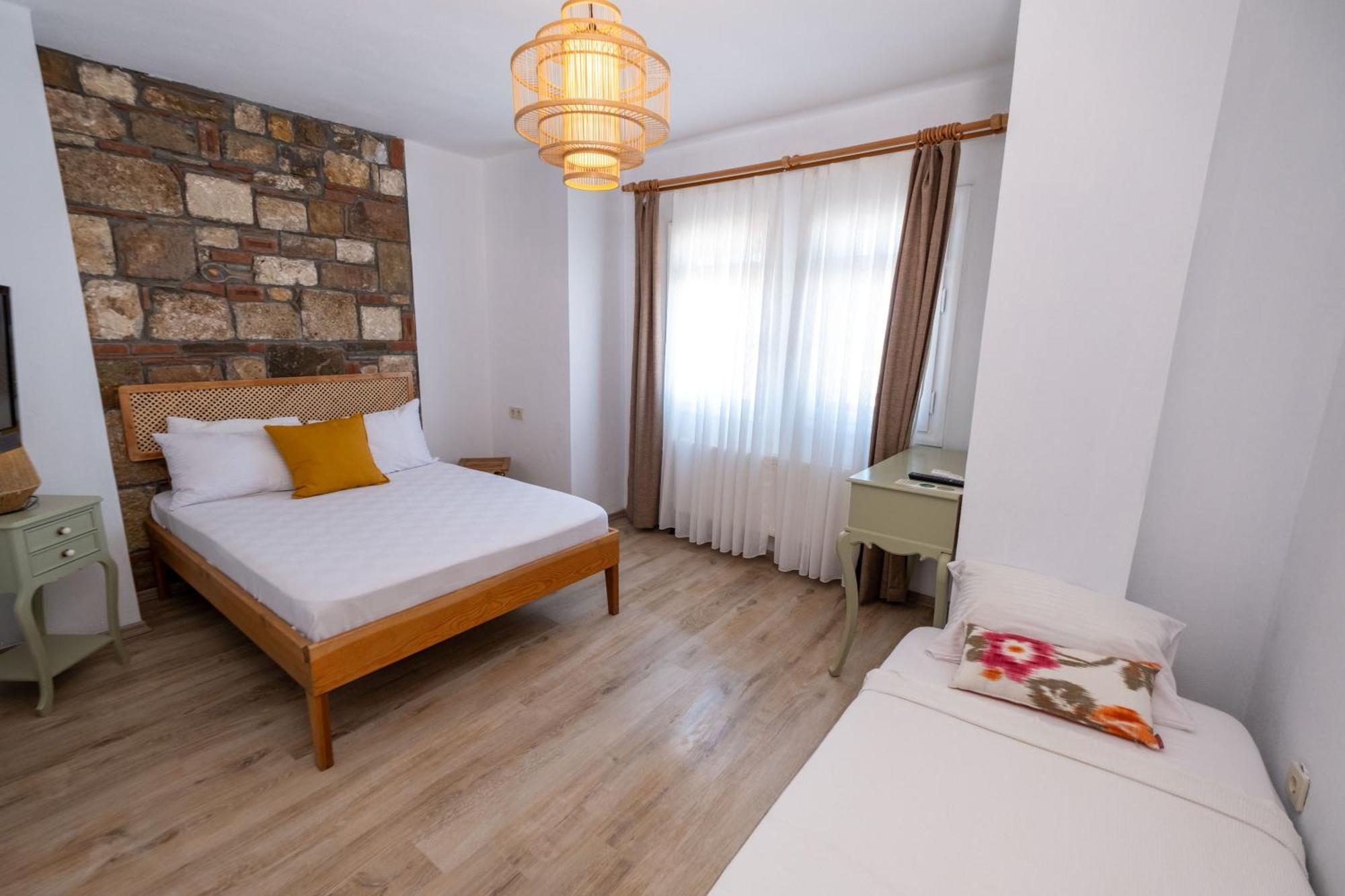 Posthane Hotel Бозджаада Екстериор снимка
