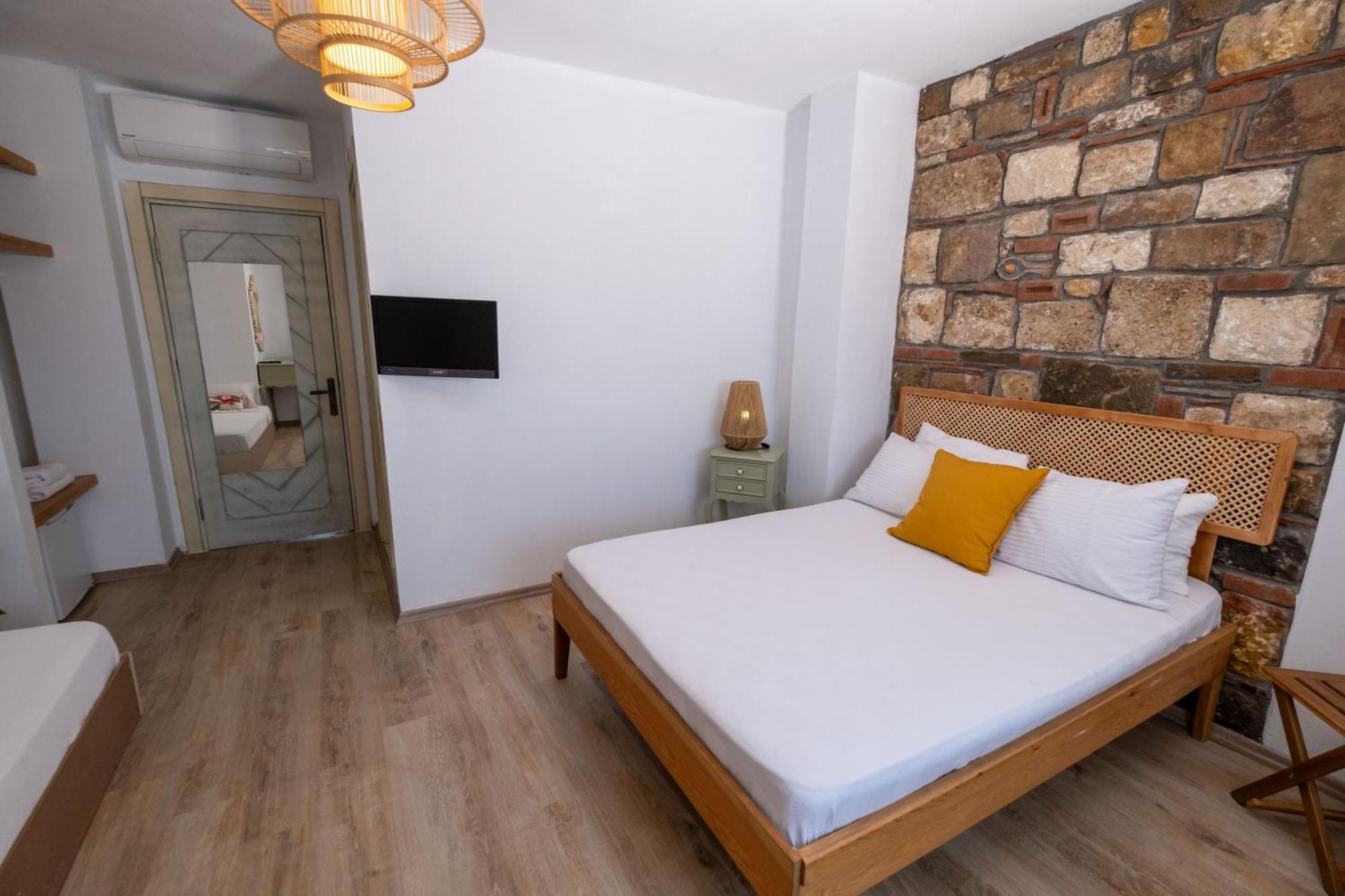 Posthane Hotel Бозджаада Екстериор снимка