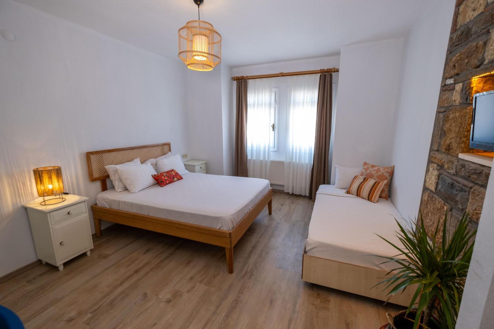 Posthane Hotel Бозджаада Екстериор снимка