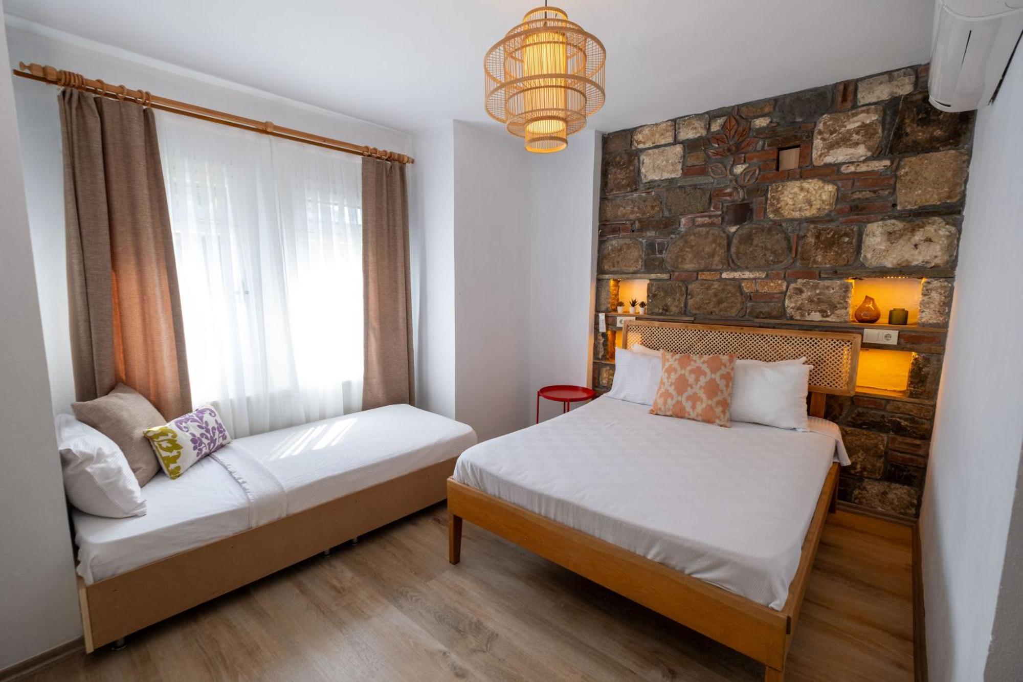 Posthane Hotel Бозджаада Екстериор снимка
